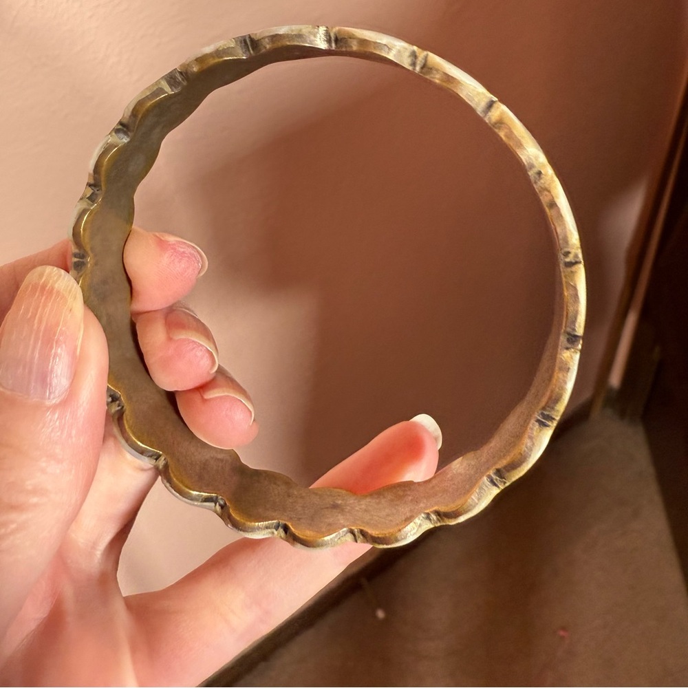 Vintage Mother of pearl brass scalloped art deco wide bangle bracelet - Picture 13 of 17